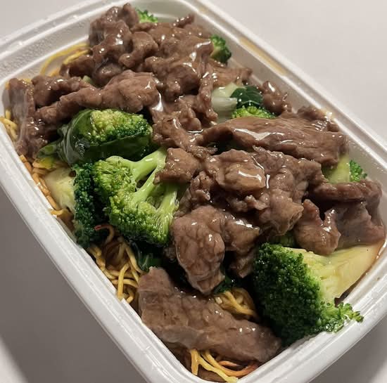Fried Noodles with Sliced Beef 牛肉炒面